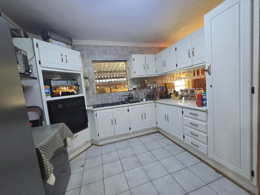 7 Bedroom Property for Sale in Langenhovenpark Free State